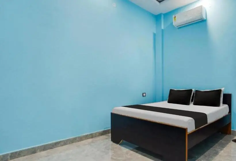 トリプルクラシックルーム, Oyo Hotel Sai Sarkar Inn