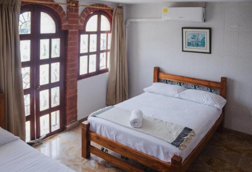 חדר משפחתי, Hostal Casa Tio Poli