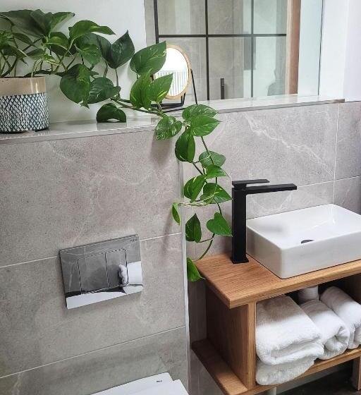 غرفة ديلوكس, Sgwâr