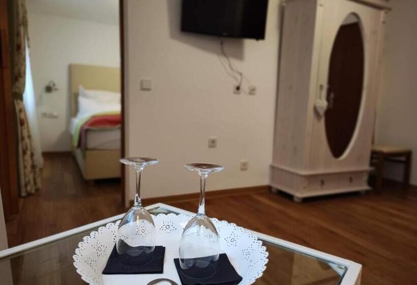 スタンダードルーム, Room In Guest Room   Pension Forelle   Suite