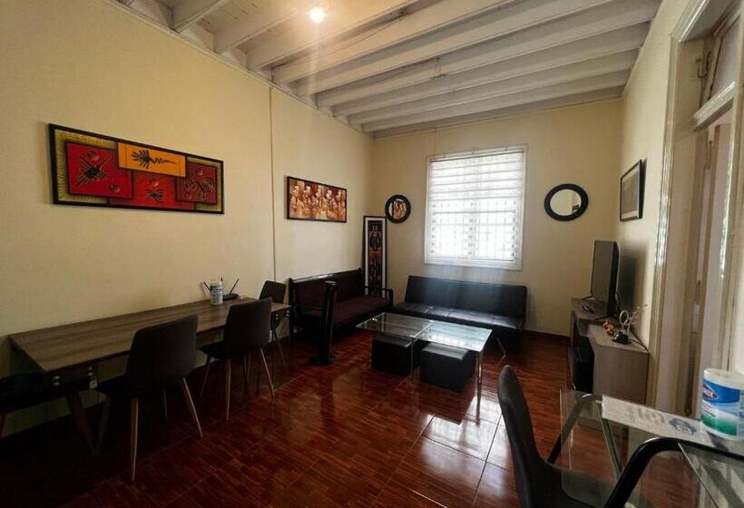 דירת שני חדרים, Terrace Plaza Historic