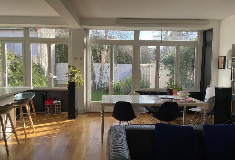 标准间, Guest Room In A Green Setting