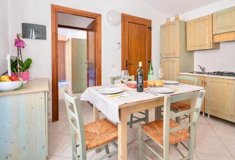 آپارتمان 1 خوابه, Residence With Swimming Pool In Badesi, Apartments With Air Conditioning And Private Outdoor Area