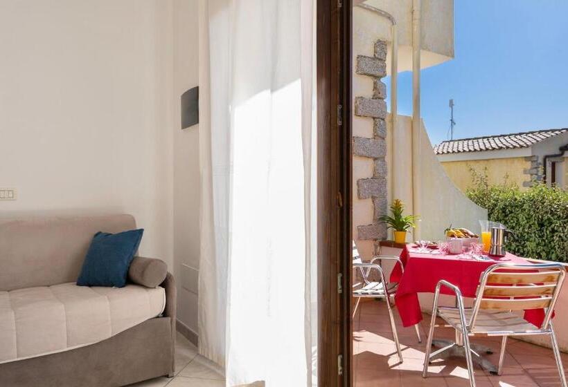 آپارتمان 1 خوابه با چشم‌انداز دریا, Residence With Swimming Pool In Badesi, Apartments With Air Conditioning And Private Outdoor Area