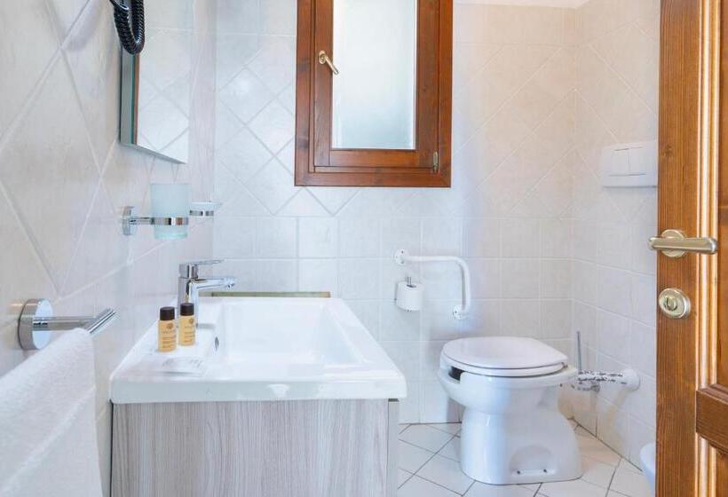 شقة غرفة واحدة مطلة على البحر, Residence With Swimming Pool In Badesi, Apartments With Air Conditioning And Private Outdoor Area