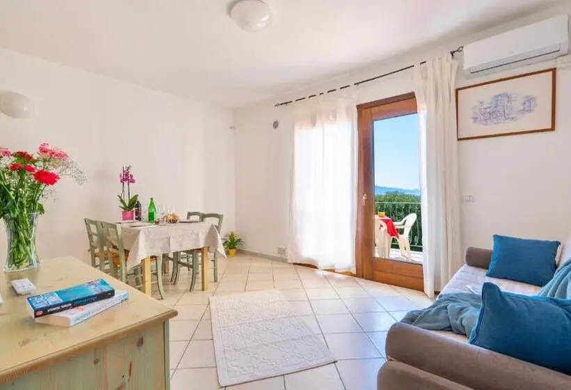 海の見える１ベッドルームアパートメント, Residence With Swimming Pool In Badesi, Apartments With Air Conditioning And Private Outdoor Area