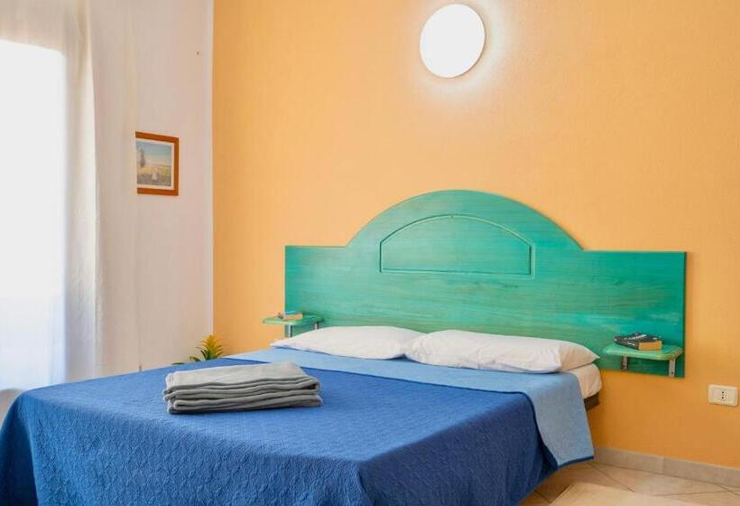 شقة غرفة واحدة مطلة على البحر, Residence With Swimming Pool In Badesi, Apartments With Air Conditioning And Private Outdoor Area