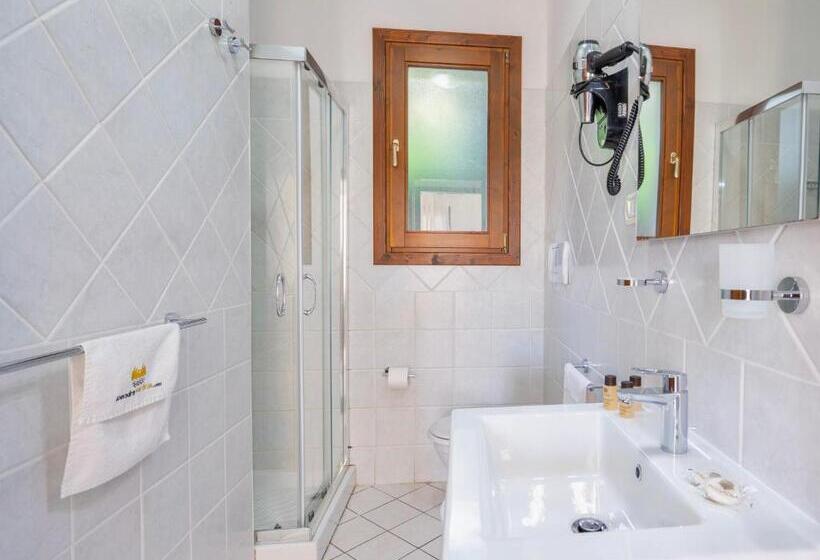 شقة غرفة واحدة مطلة على البحر, Residence With Swimming Pool In Badesi, Apartments With Air Conditioning And Private Outdoor Area