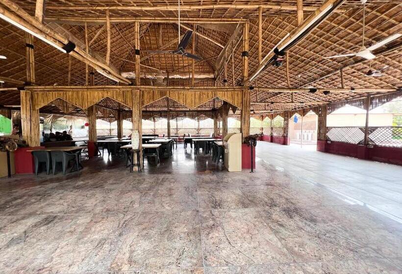 غرفة قياسية مطلة على الجبل, Zestin Hill Resort Lonavala