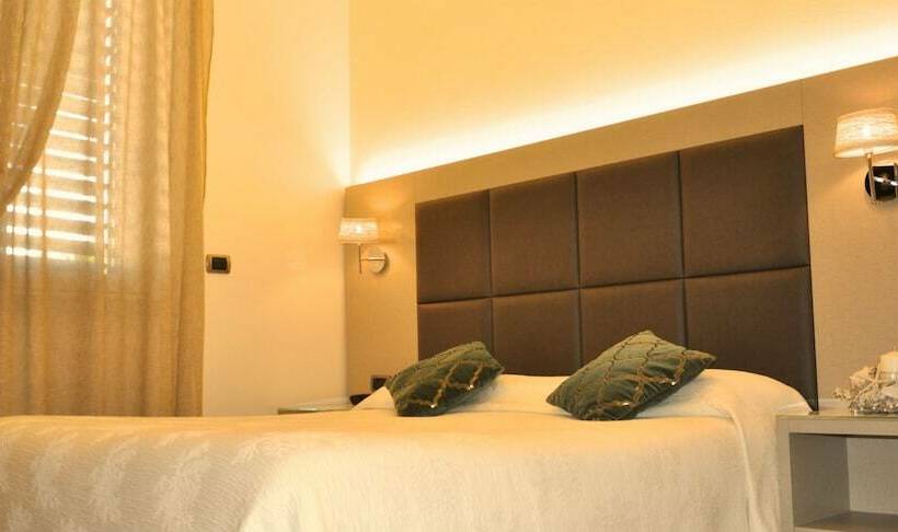 标准三人间, Etruria