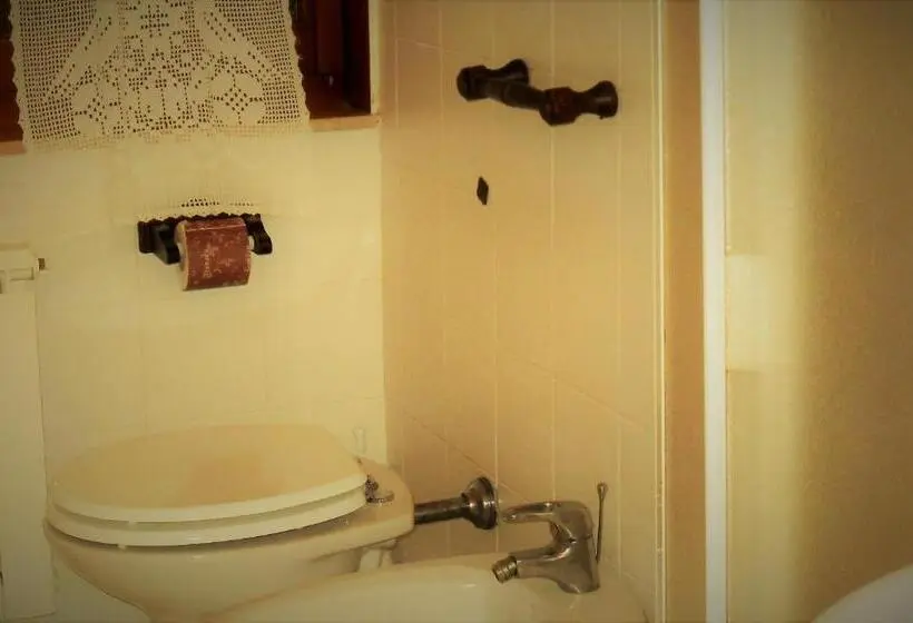 Standard Neljän Hengen Huone, B&b 8380