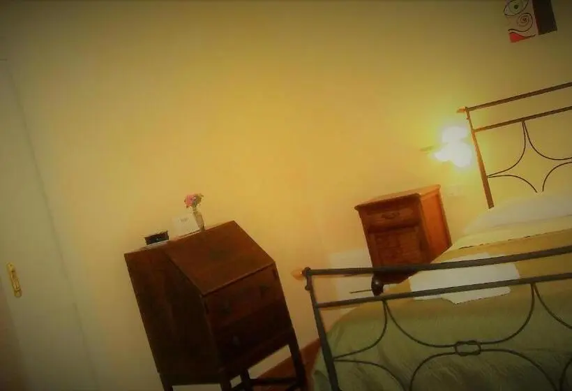 Superior Kolmen Hengen Huone, B&b 8380