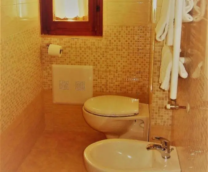 Superior Kolmen Hengen Huone, B&b 8380