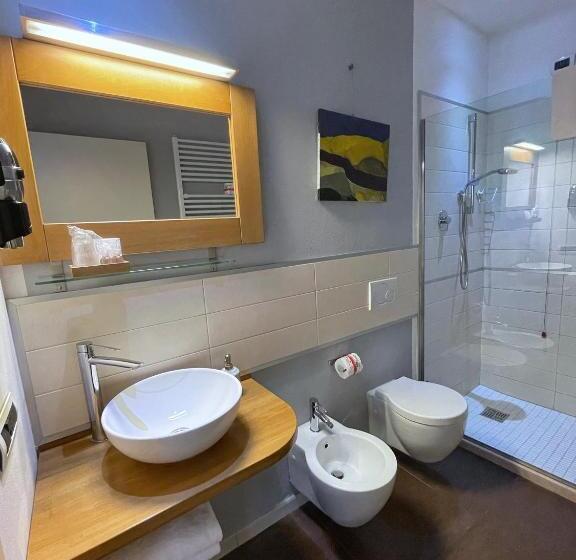 اتاق استاندارد سه نفره, Alkimia Smart Rooms