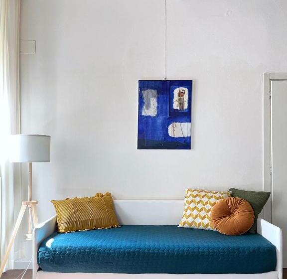 اتاق استاندارد سه نفره, Alkimia Smart Rooms