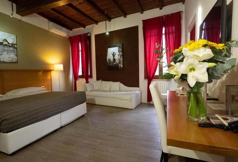 اتاق استاندارد سه نفره, Alkimia Smart Rooms
