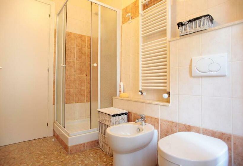 غرفة كومفورت ثلاثية, Skipper