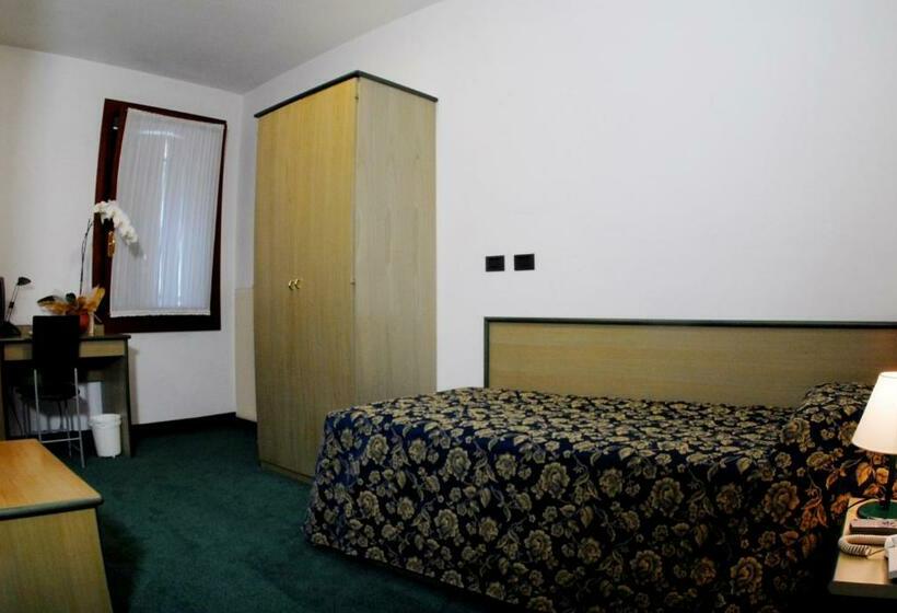Номер Стандарт Индивидуальный, Albergo Alla Campana