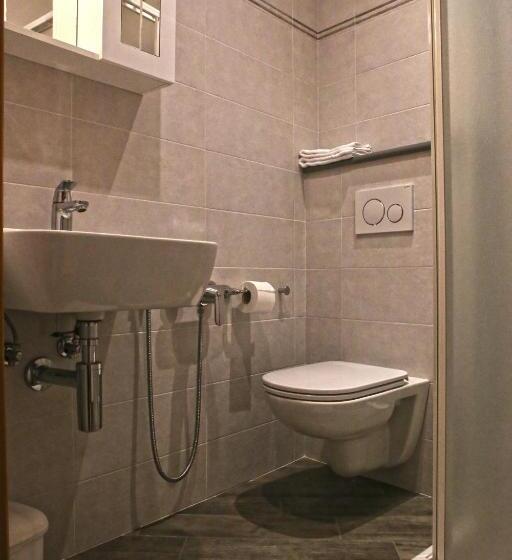 اتاق استاندارد با چشمانداز کوهستان, Albergo Gusmeroli