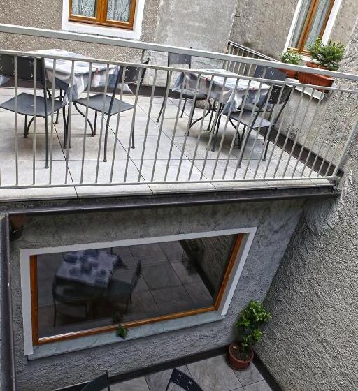 اتاق اینتریور یک تخته, Albergo Gusmeroli