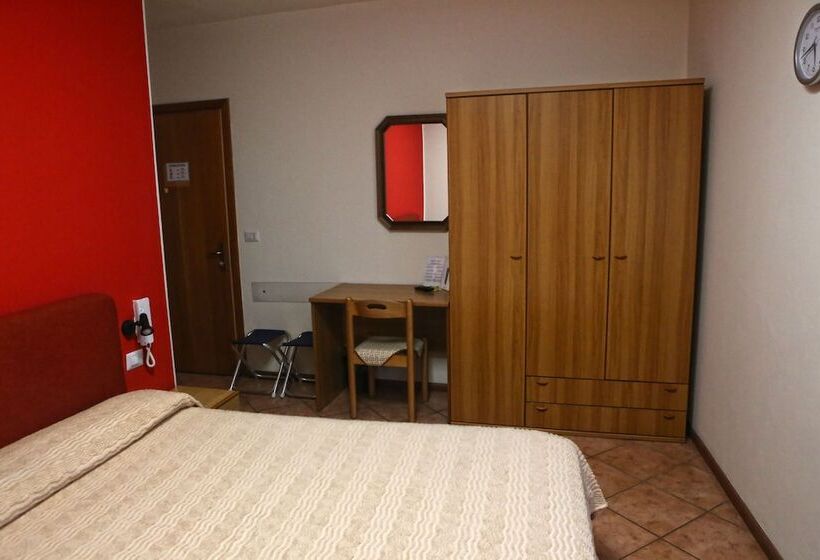 اتاق استاندارد با چشمانداز کوهستان, Albergo Gusmeroli