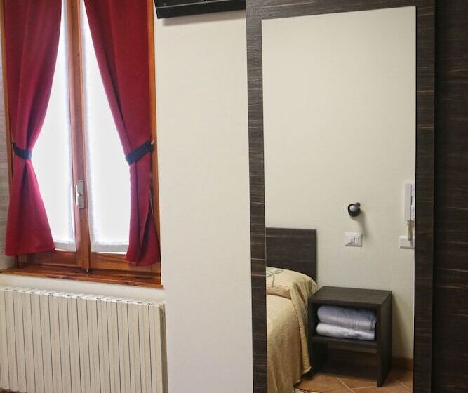 اتاق استاندارد با چشمانداز کوهستان, Albergo Gusmeroli