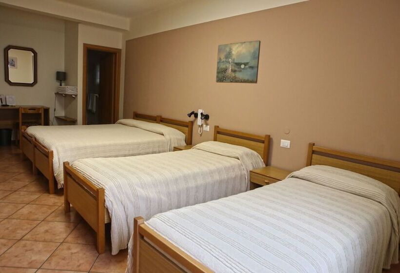 اتاق خانوادگی با چشمانداز کوه, Albergo Gusmeroli