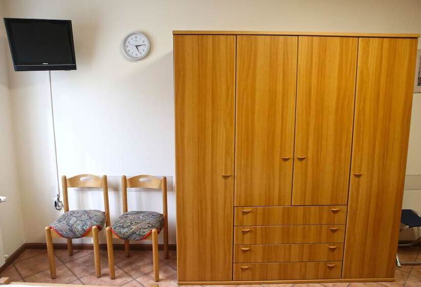 اتاق خانوادگی با چشمانداز کوه, Albergo Gusmeroli