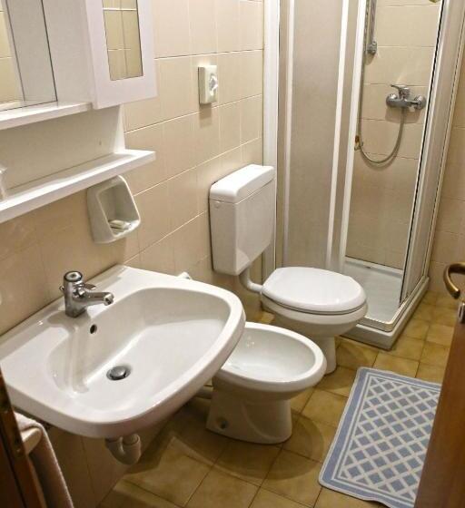 اتاق استاندارد با چشمانداز کوهستان, Albergo Gusmeroli