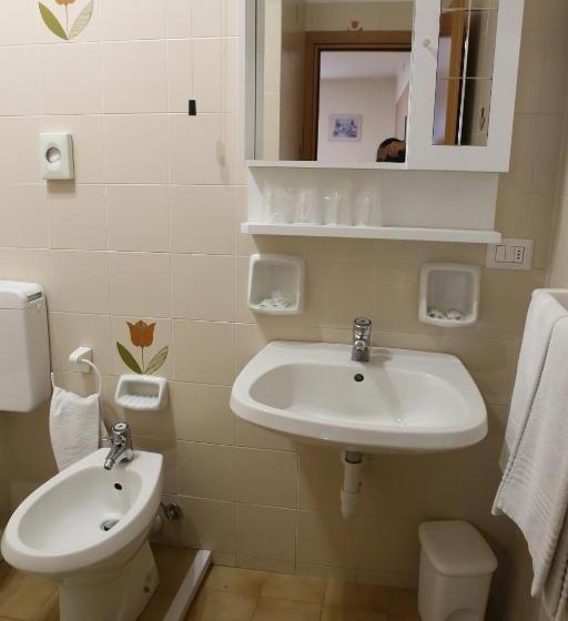 اتاق استاندارد با چشمانداز کوهستان, Albergo Gusmeroli