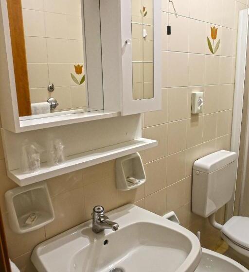 اتاق استاندارد با چشمانداز کوهستان, Albergo Gusmeroli