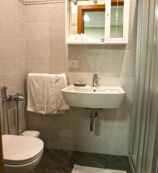 اتاق استاندارد سه نفره, Albergo Gusmeroli