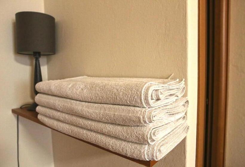 اتاق خانوادگی با چشمانداز کوه, Albergo Gusmeroli