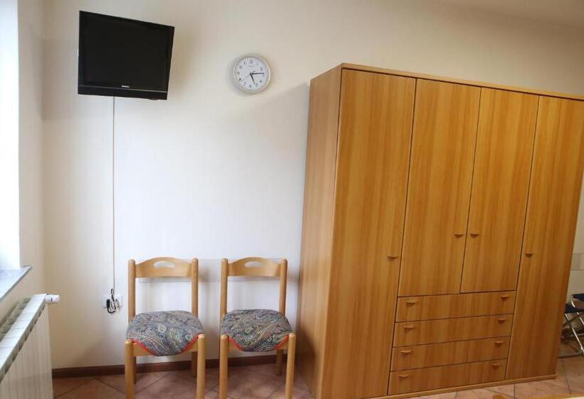 اتاق خانوادگی با چشمانداز کوه, Albergo Gusmeroli