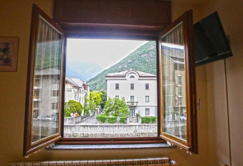 اتاق خانوادگی با چشمانداز کوه, Albergo Gusmeroli