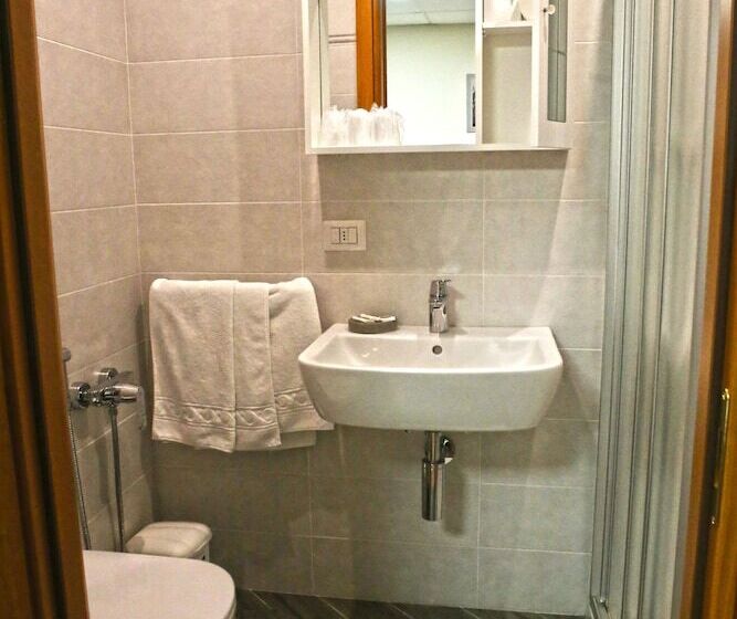 اتاق استاندارد با چشمانداز کوهستان, Albergo Gusmeroli