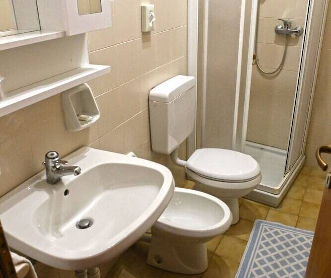 اتاق استاندارد با چشمانداز کوهستان, Albergo Gusmeroli