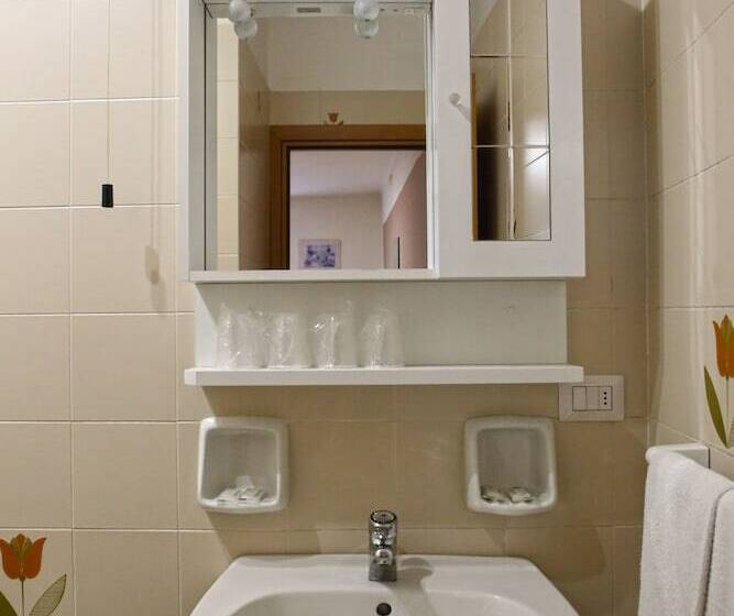 اتاق خانوادگی با چشمانداز کوه, Albergo Gusmeroli