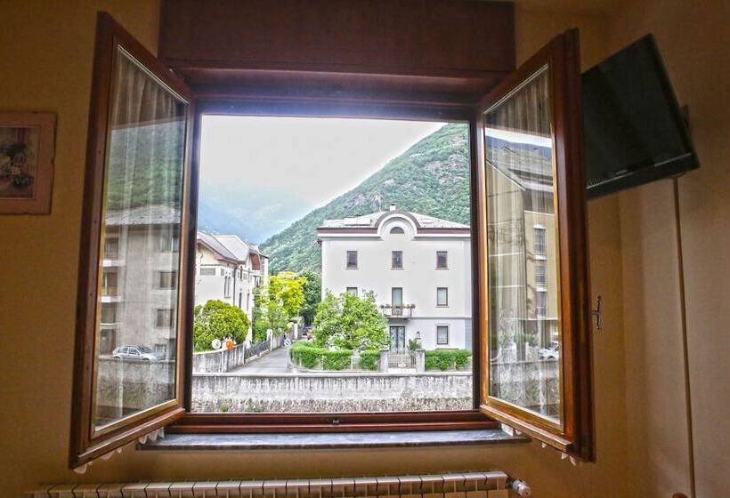 اتاق خانوادگی با چشمانداز کوه, Albergo Gusmeroli