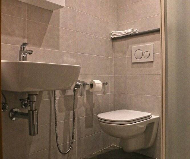 اتاق استاندارد سه نفره, Albergo Gusmeroli