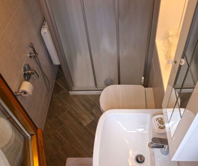 اتاق استاندارد سه نفره, Albergo Gusmeroli