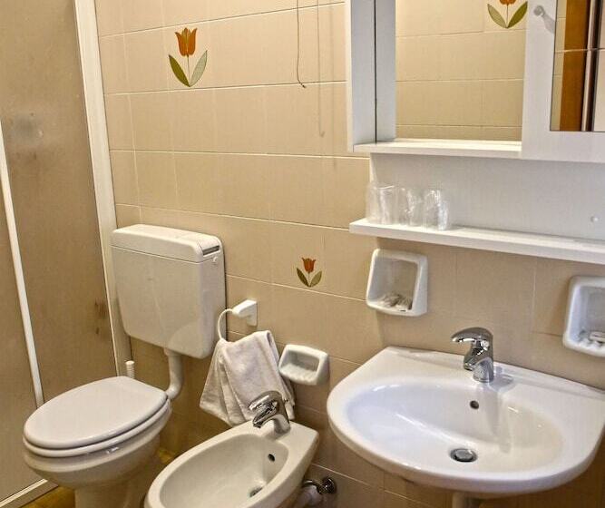 اتاق استاندارد سه نفره, Albergo Gusmeroli