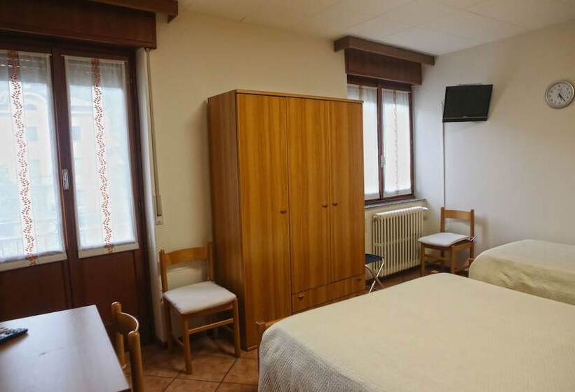 اتاق استاندارد سه نفره, Albergo Gusmeroli