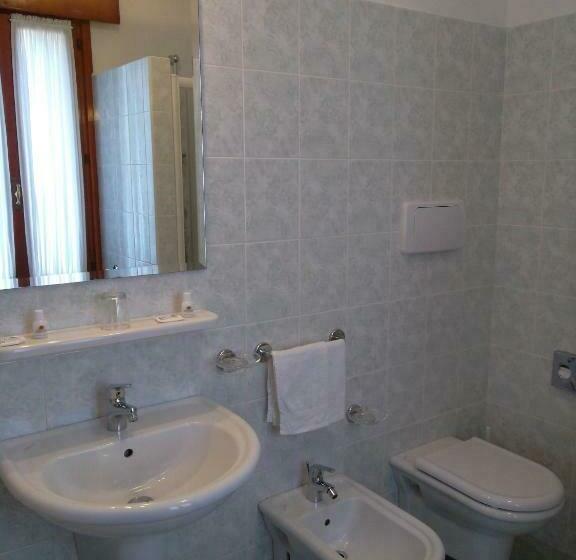 חדר סטנדרט לשלושה, Alla Dolina