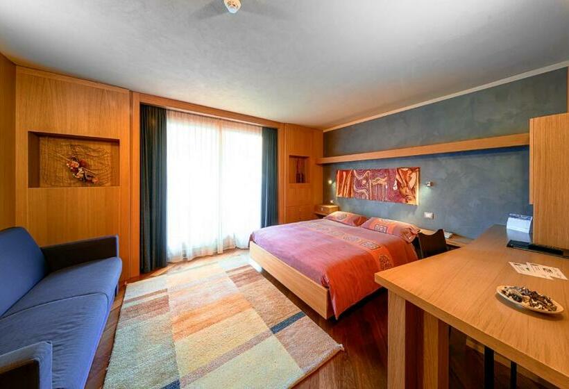 غرفة سوبيريور, Ambrosini