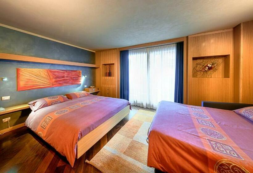 غرفة سوبيريور, Ambrosini