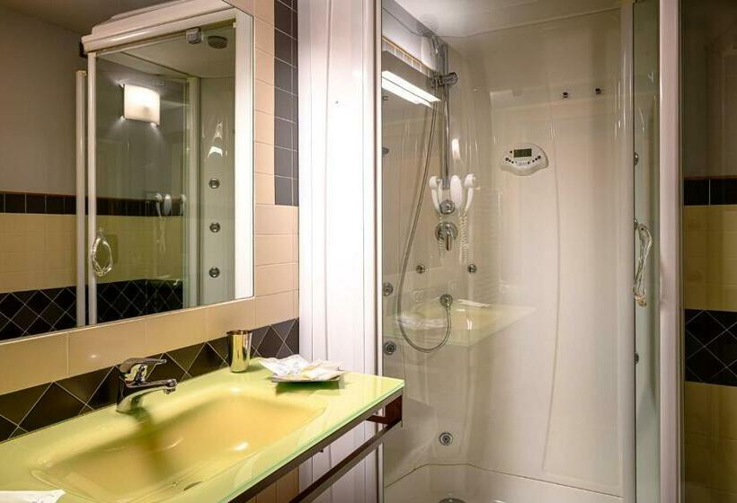 غرفة سوبيريور, Ambrosini