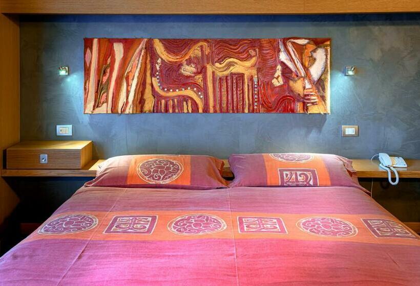 غرفة سوبيريور, Ambrosini