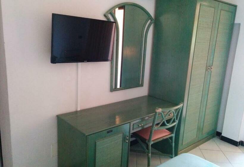 اتاق استاندارد سه تخته با بالکن, Blu Marlin