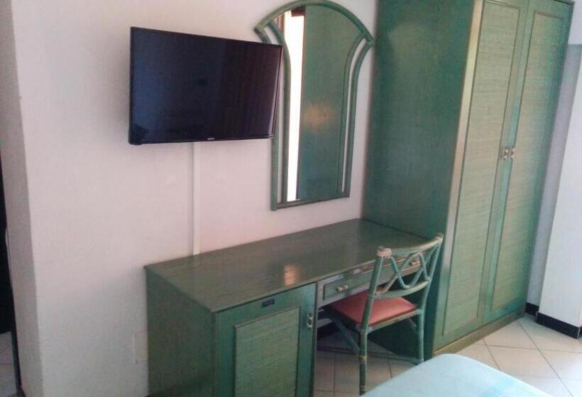 اتاق استاندارد چهارنفره با بالکن, Blu Marlin